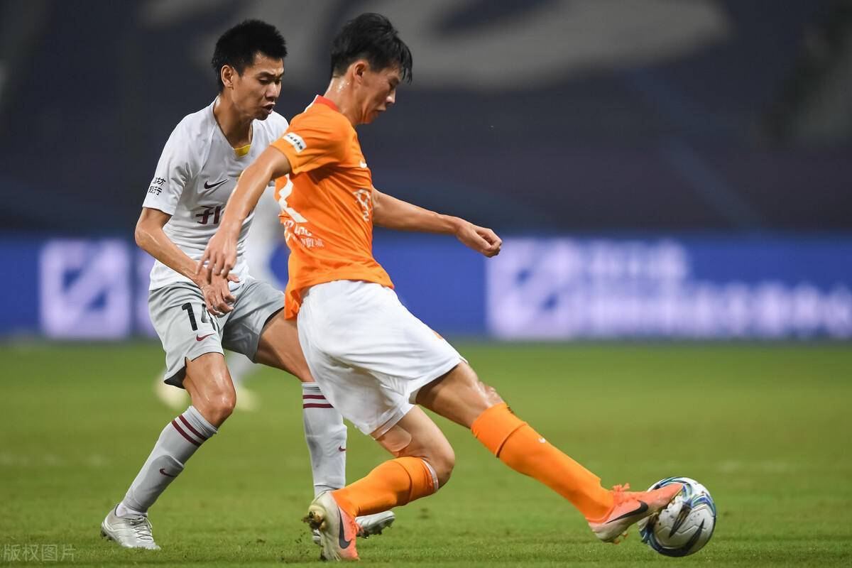 九博娱乐 -金州勇士训练开放日；集结日官宣签约引欢呼；中超在即；身体对抗强度拉满(金州勇士主场大通中心)